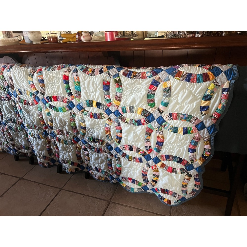 Vintage Handmade Double Wedding Ring Quilt Scalloped Edge Blue Multi 81" x 72" - Picture 4 of 12